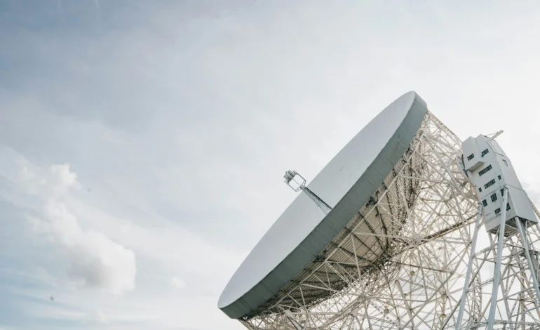 Undergraduate students build “cosmic radio” in dark matter hunt