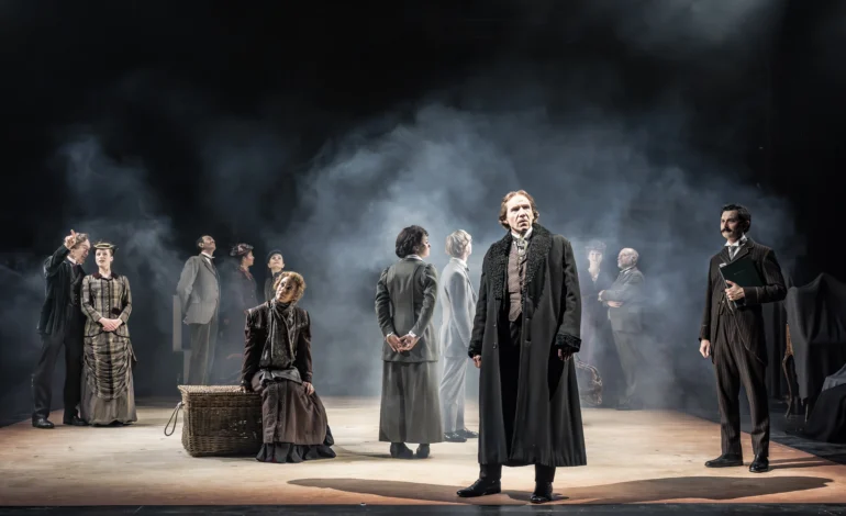 Grace Pervades at Theatre Royal Haymarket delivers two fine performances but little else