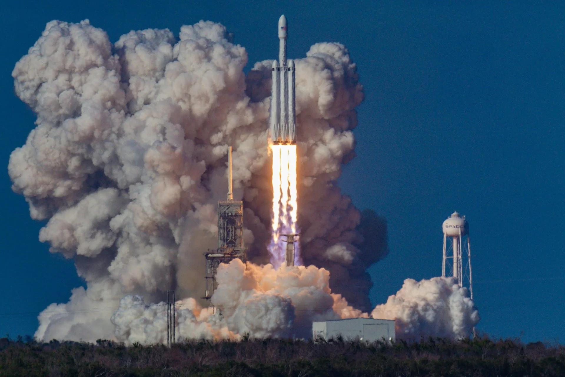 Moon spacecraft exhaust contamination study