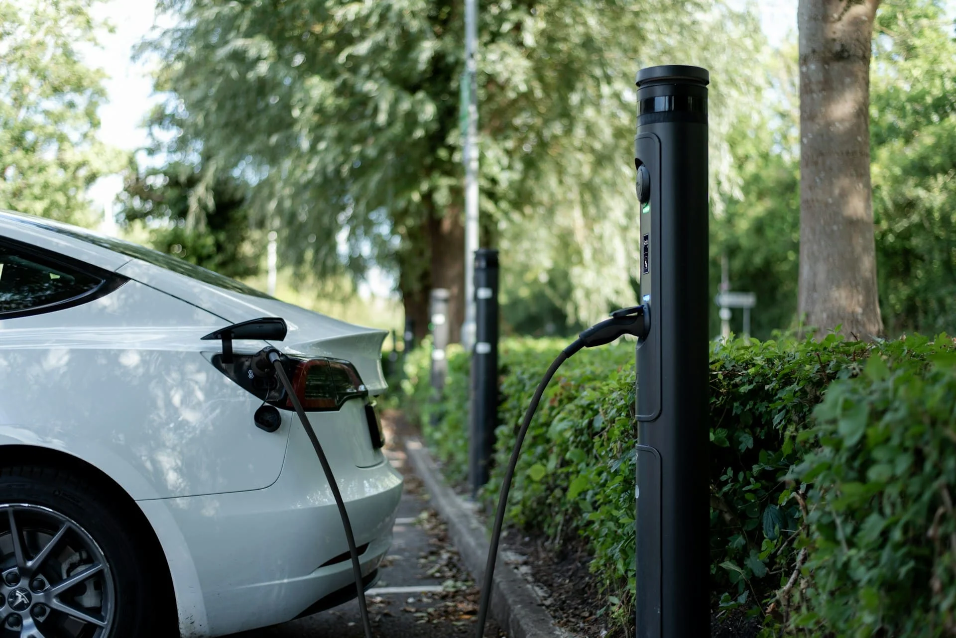 UK electric car sales targets