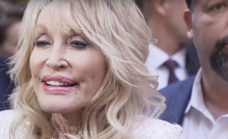 Dolly Parton with the West End cast at the 9 to 5 opening night curtain call, Savoy Theatre 2019