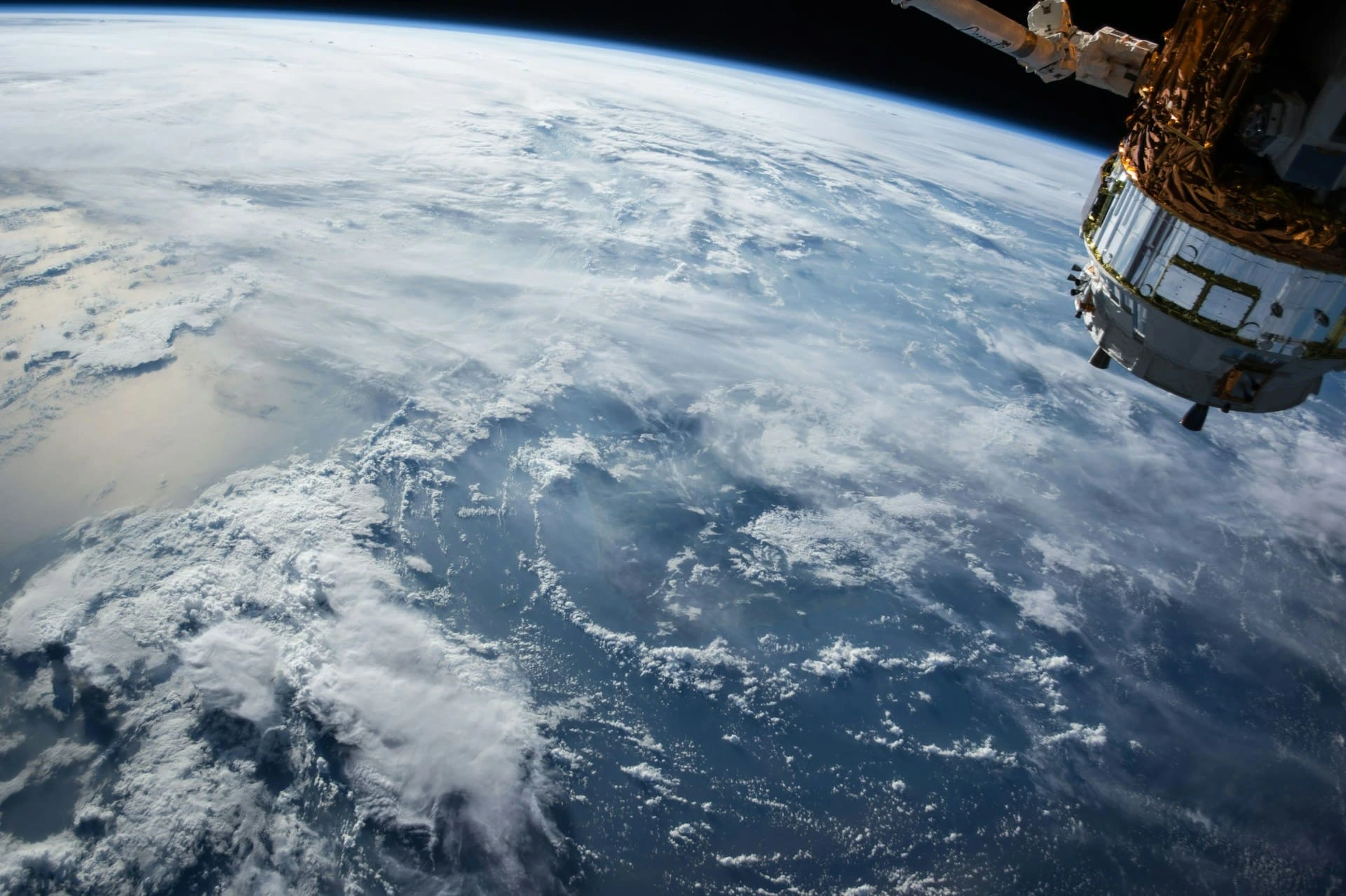 Earth centre of mass